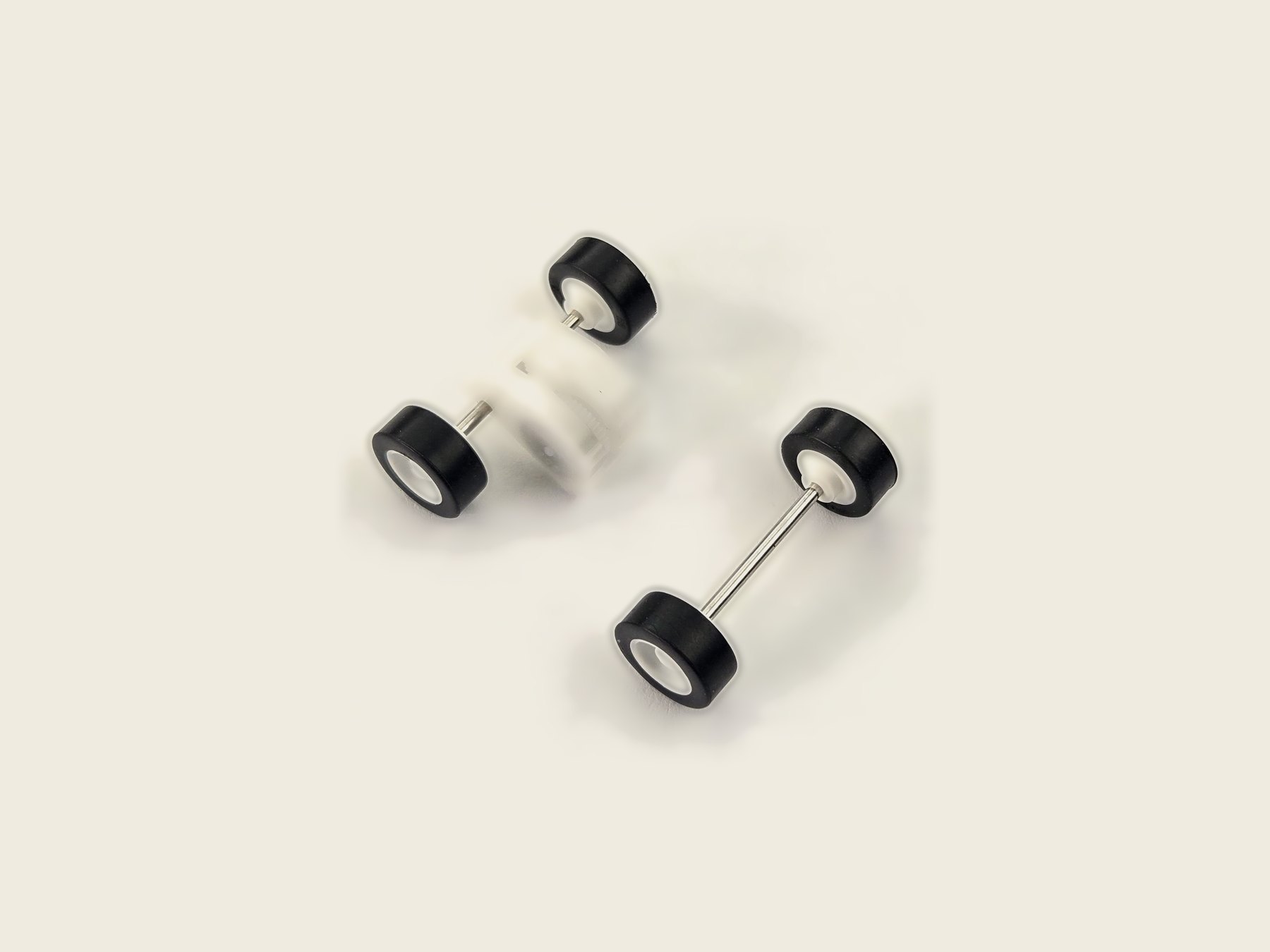 Skimp pull-back motor with its matching 11 mm front wheel-and-axle set